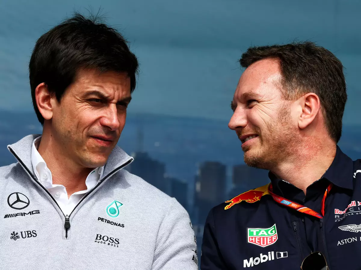 Foto zur News: Toto Wolff verwundert: "Red Bull hat diese Regeln erfunden"