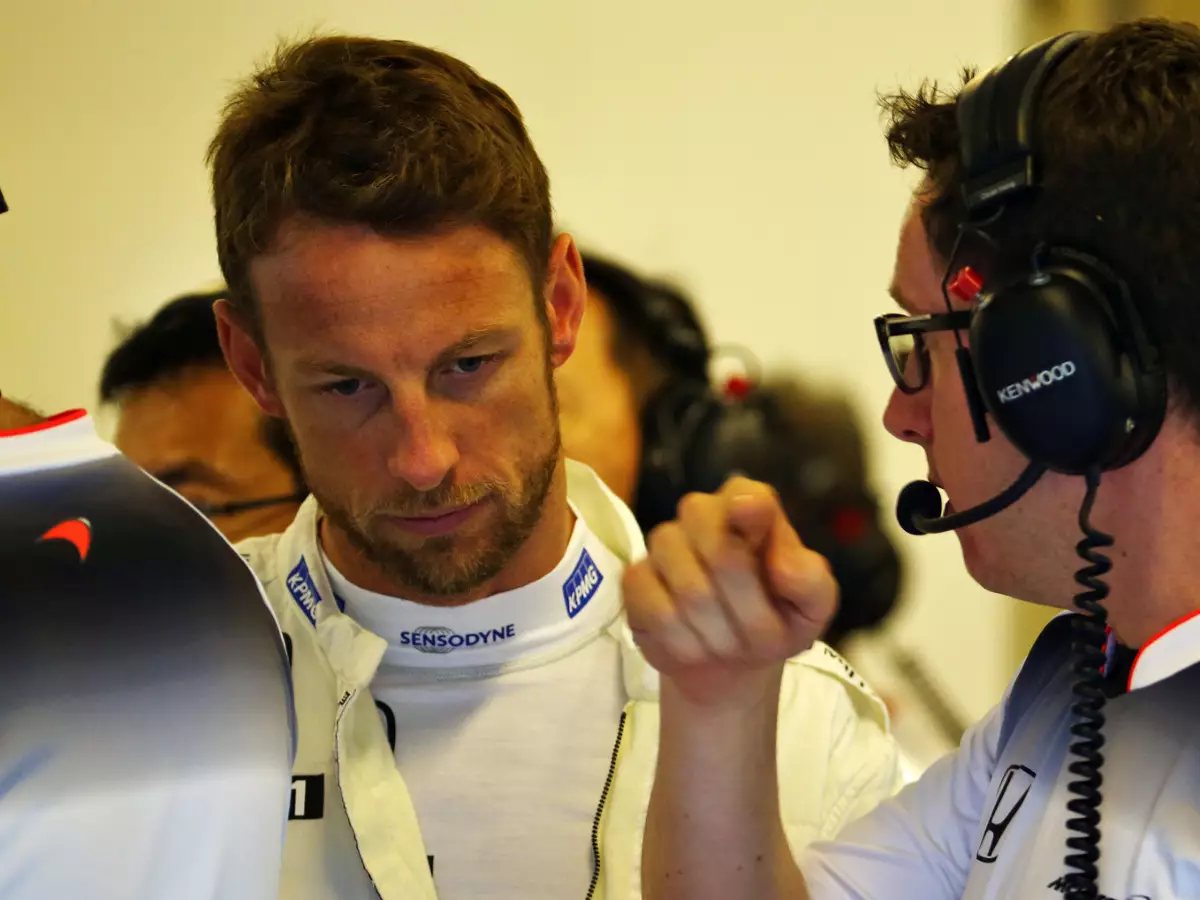 Jenson Button Foto zur News: McLaren: Warum Button ins kalte Wasser geworfen wird