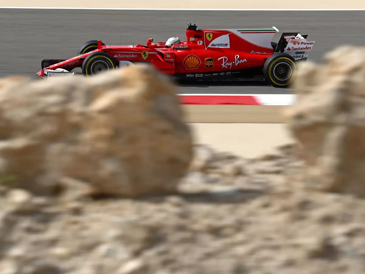 Foto zur News: Formel 1 Bahrain 2017: Vettel trotz Problemen Schnellster