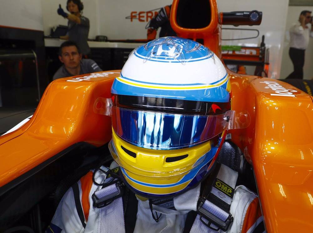 Foto zur News: Fernando Alonso: Was beim Indy-500-Helm anders ist