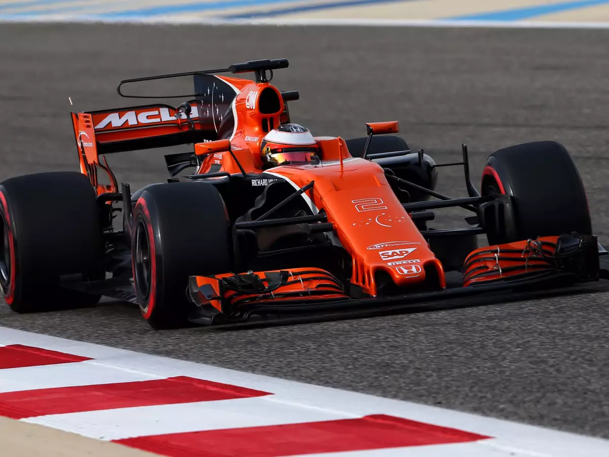Stoffel Vandoorne Foto zur News: McLaren: Bahrain-Test als Hoffnungsschimmer für Sotschi