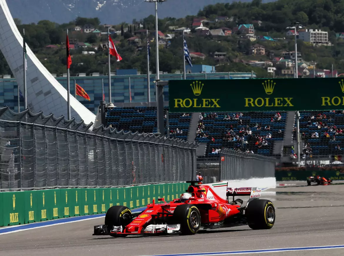 Foto zur News: Formel 1 Russland 2017: Ferrari dominiert im Mercedes-Land