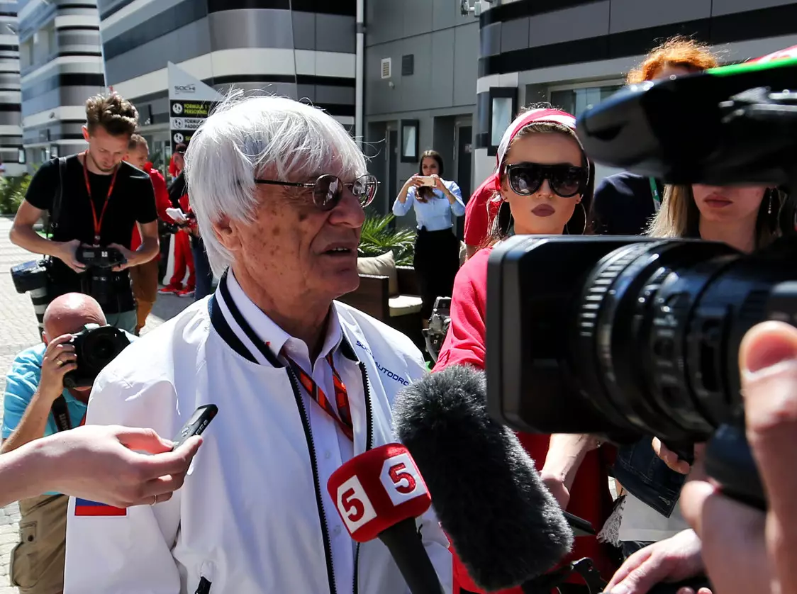 Foto zur News: Bernie Ecclestone "befördert": Er nimmt's mit Humor ...