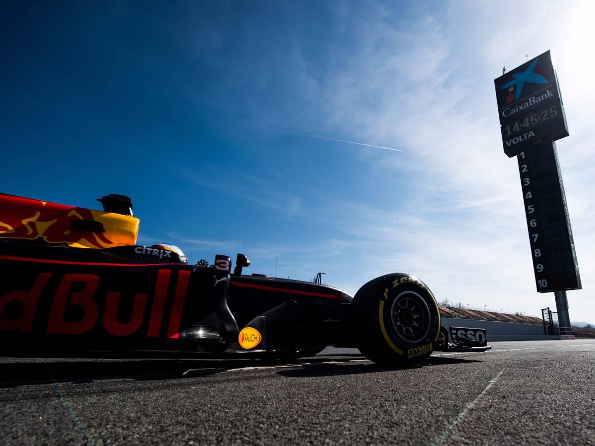 Foto zur News: Ricciardo kritisiert Pirelli: "Viel zu harte" Reifen für Barcelona