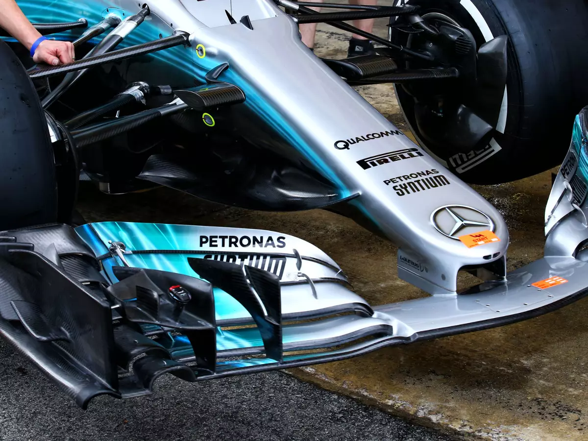 Nase des Mercedes F1 W08 Foto zur News: Update-Feuerwerk bei Mercedes: "Sind jetzt besser aufgestellt"