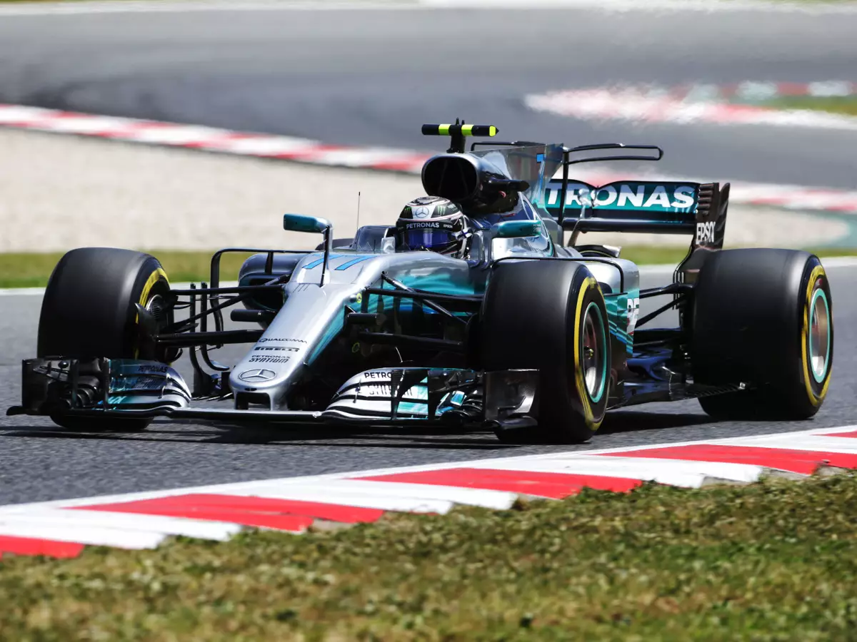 Valtteri Bottas Foto zur News: Mercedes schlägt zurück: Mit und ohne Sprit besser als Ferrari