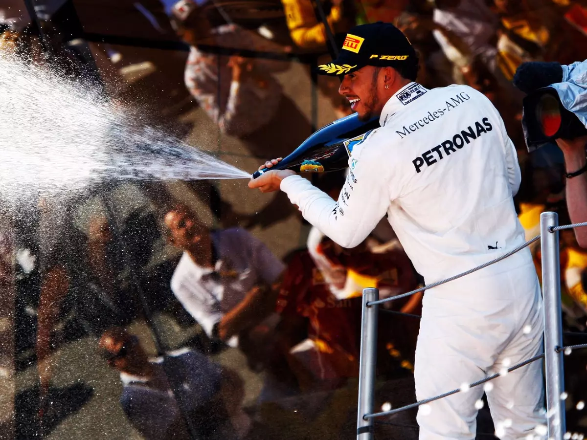 Lewis Hamilton Foto zur News: Lewis Hamilton: Stehe viel besser da als vor einem Jahr
