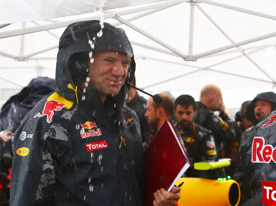 Foto zur News: Newey: Red Bull bis September ohne Chance auf Rennsiege