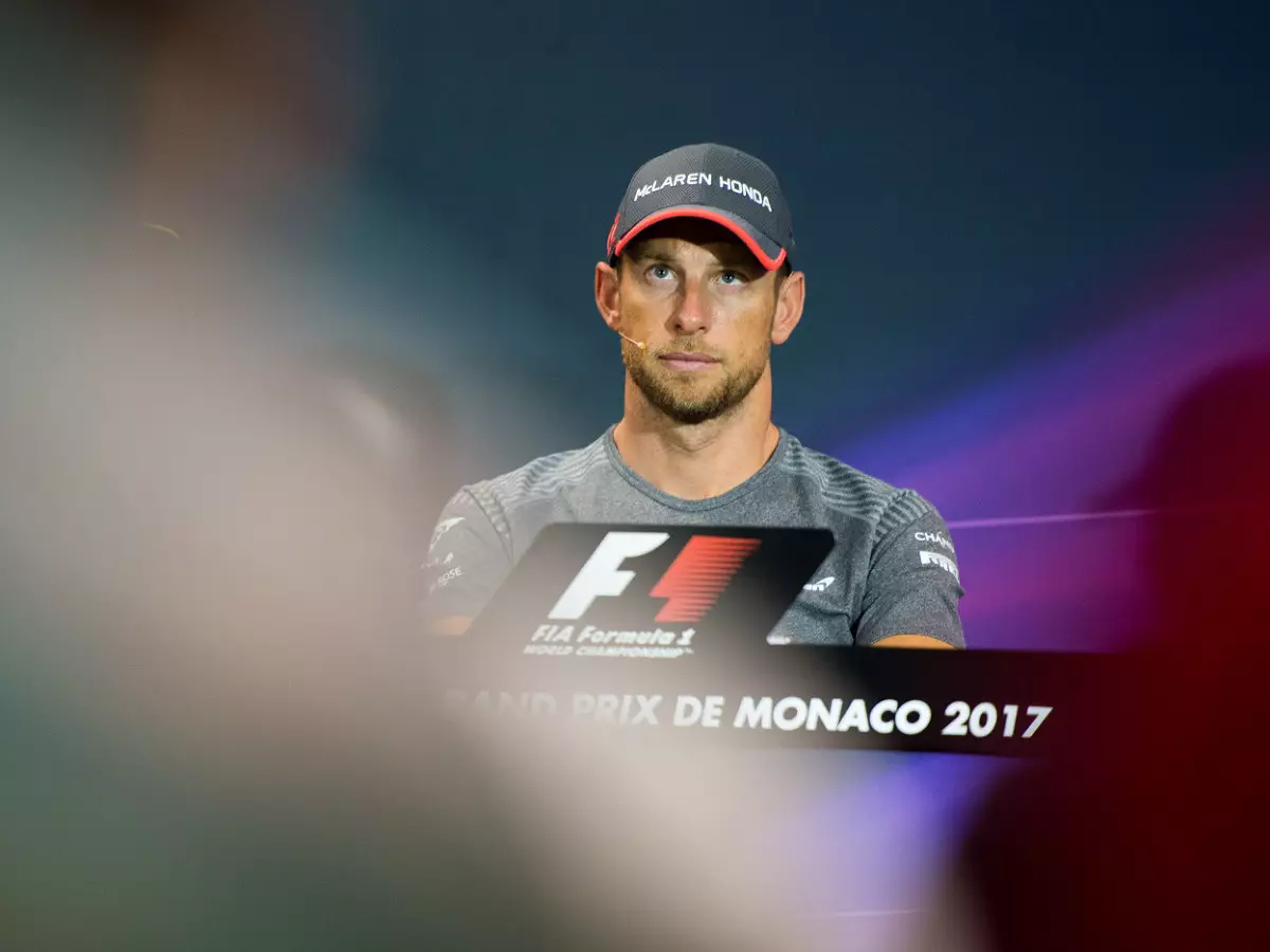 Jenson Button Foto zur News: Nach Manchester-Anschlag: Hamilton und Button fassungslos