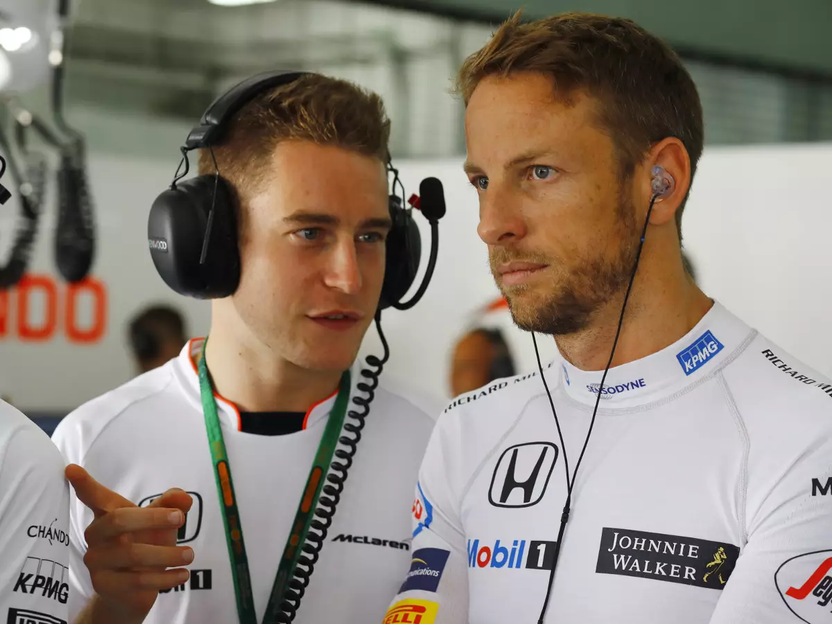 Foto zur News: Button verplappert sich: Vandoorne 2018 ohne Vertrag?