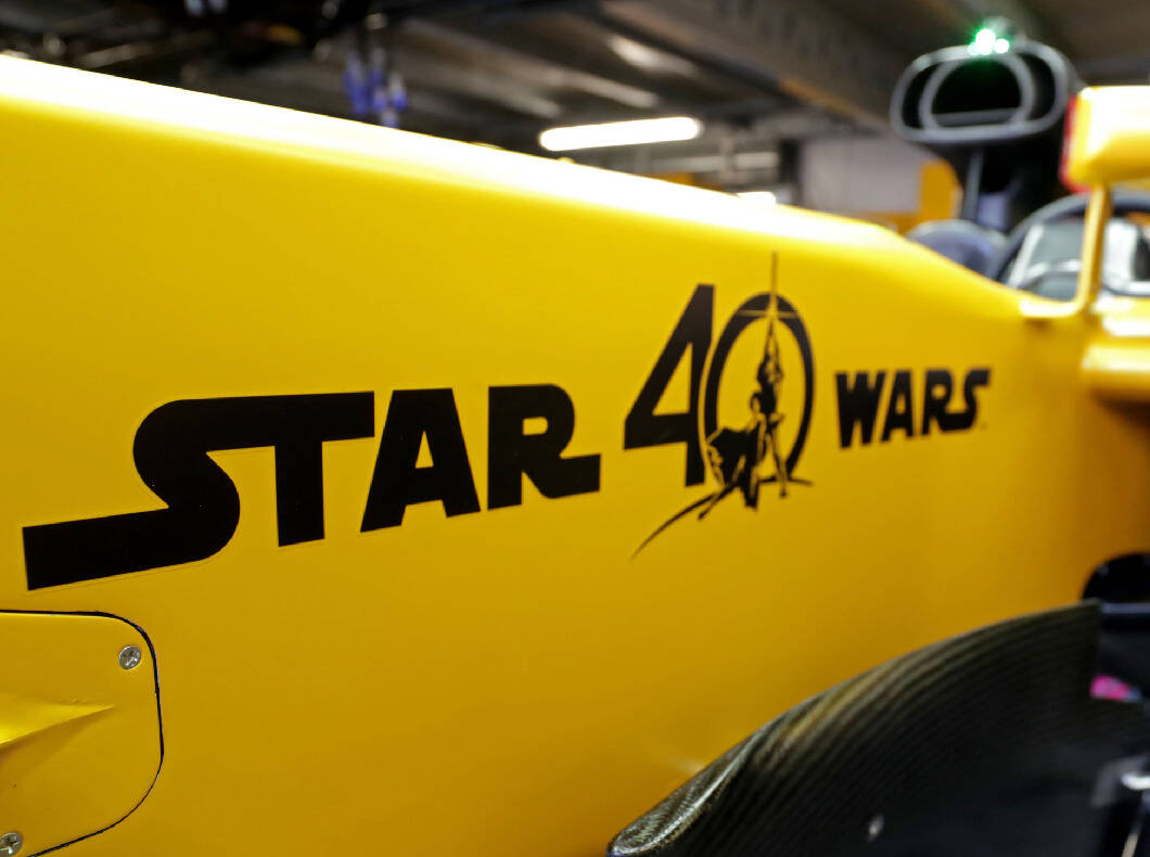 Foto zur News: Darth Vader beim Boxenstopp: Renault und "Star Wars" feiern