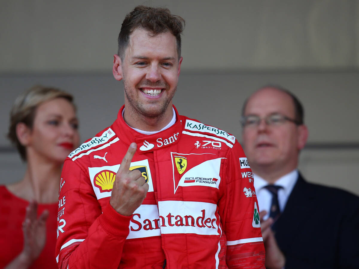 Foto zur News: Sebastian Vettel beteuert: Vertrag für 2018 noch "kein Thema"