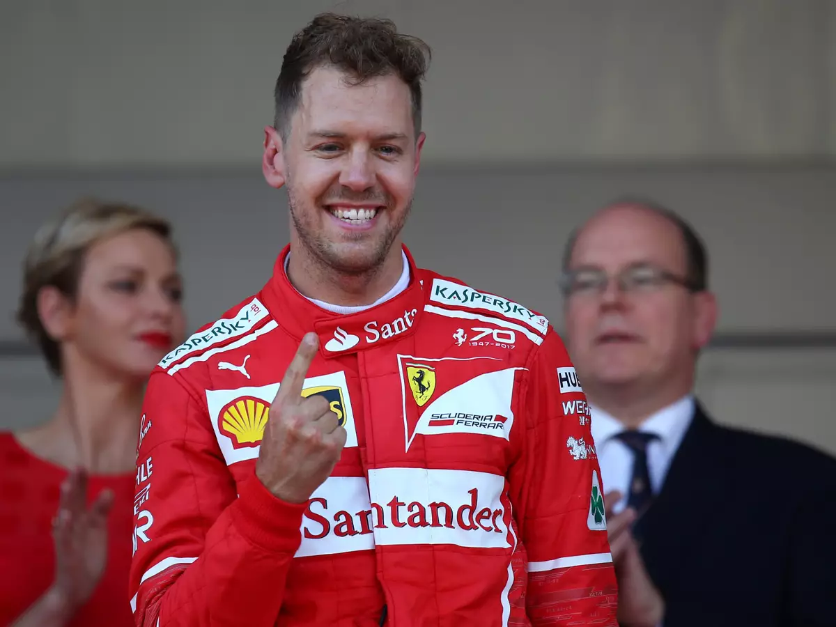 Sebastian Vettel Foto zur News: Sebastian Vettel beteuert: Vertrag für 2018 noch "kein Thema"