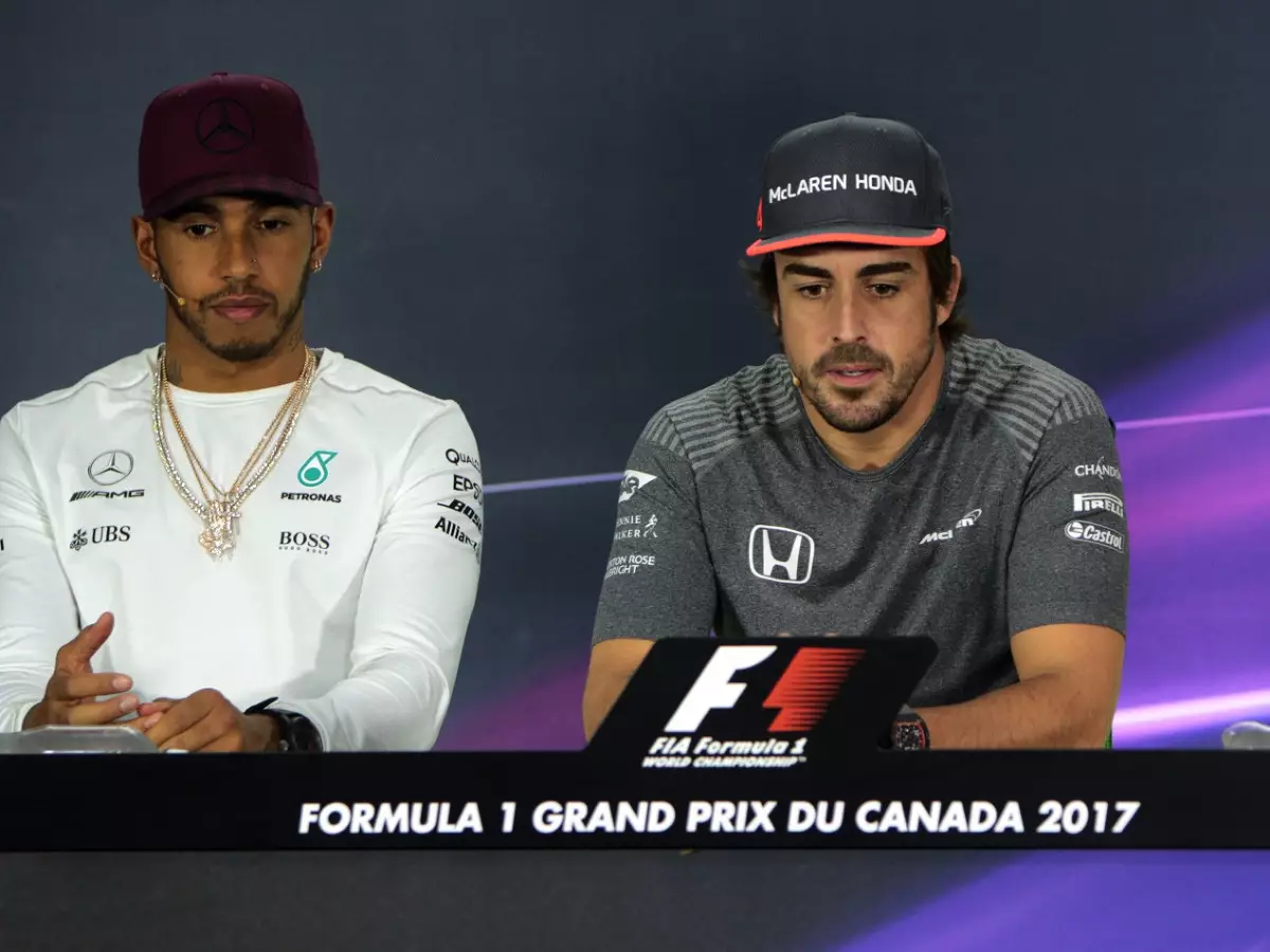 Lewis Hamilton, Fernando Alonso, Jolyon Palmer Foto zur News: Bei 25 Rennen ist Schluss: Hamilton stimmt Alonso zu