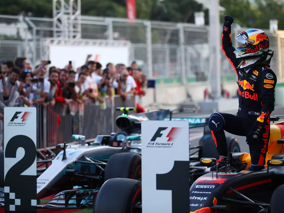 Daniel Ricciardo Foto zur News: Großer Sprung auf Angststrecke Baku: Startet Red Bull durch?
