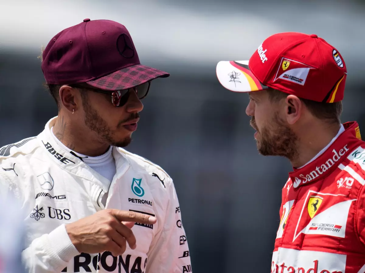 Lewis Hamilton, Sebastian Vettel Foto zur News: Vettel vs. Hamilton: Jacques Villeneuve hat seinen Spaß