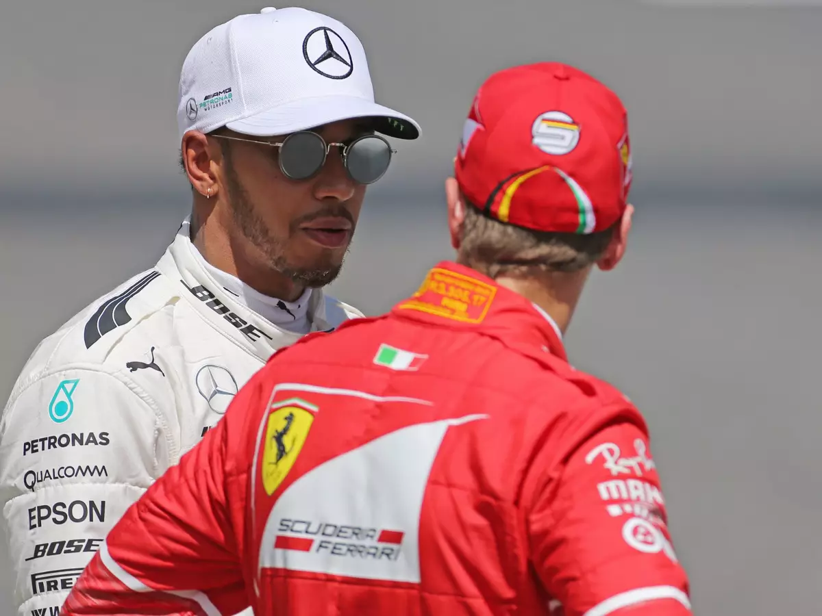 Lewis Hamilton, Sebastian Vettel Foto zur News: Vettel vs. Hamilton: Fliegen bald die Fäuste?