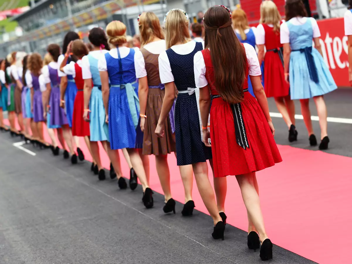 Formula Unas Foto zur News: Zwischen Champagner #AND# Ohnmacht: Wie wird man Grid-Girl?