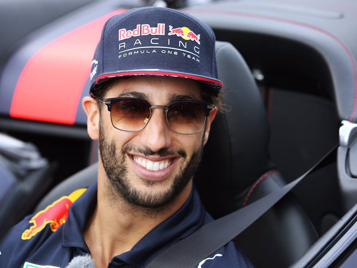 Foto zur News: Spaßvogel: Daniel Ricciardo gibt "Rücktritt" bekannt