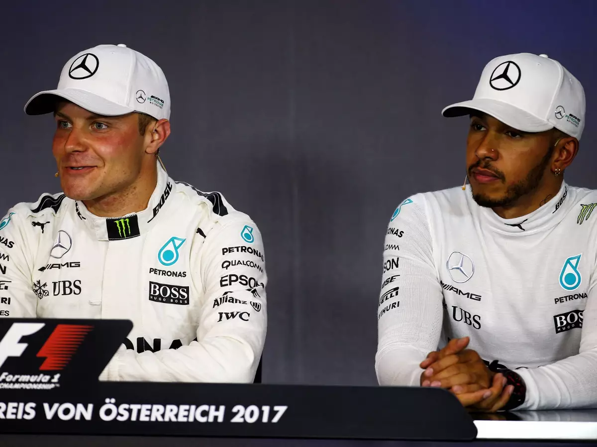 Foto zur News: Taktik-Spielchen: Bottas-Blockade für Lewis Hamilton?