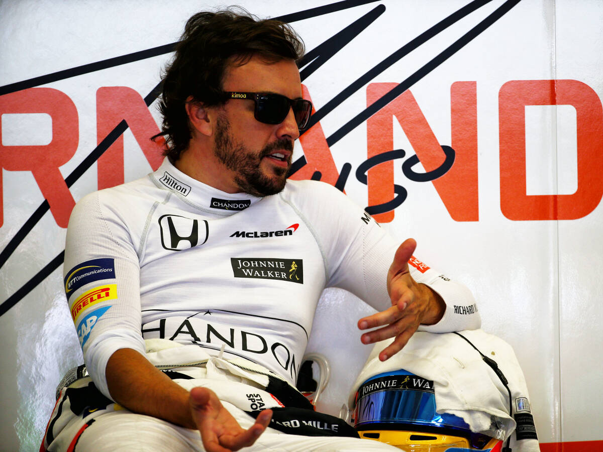Foto zur News: Alonso beklagt: Silverstone mit neuen Autos langweiliger