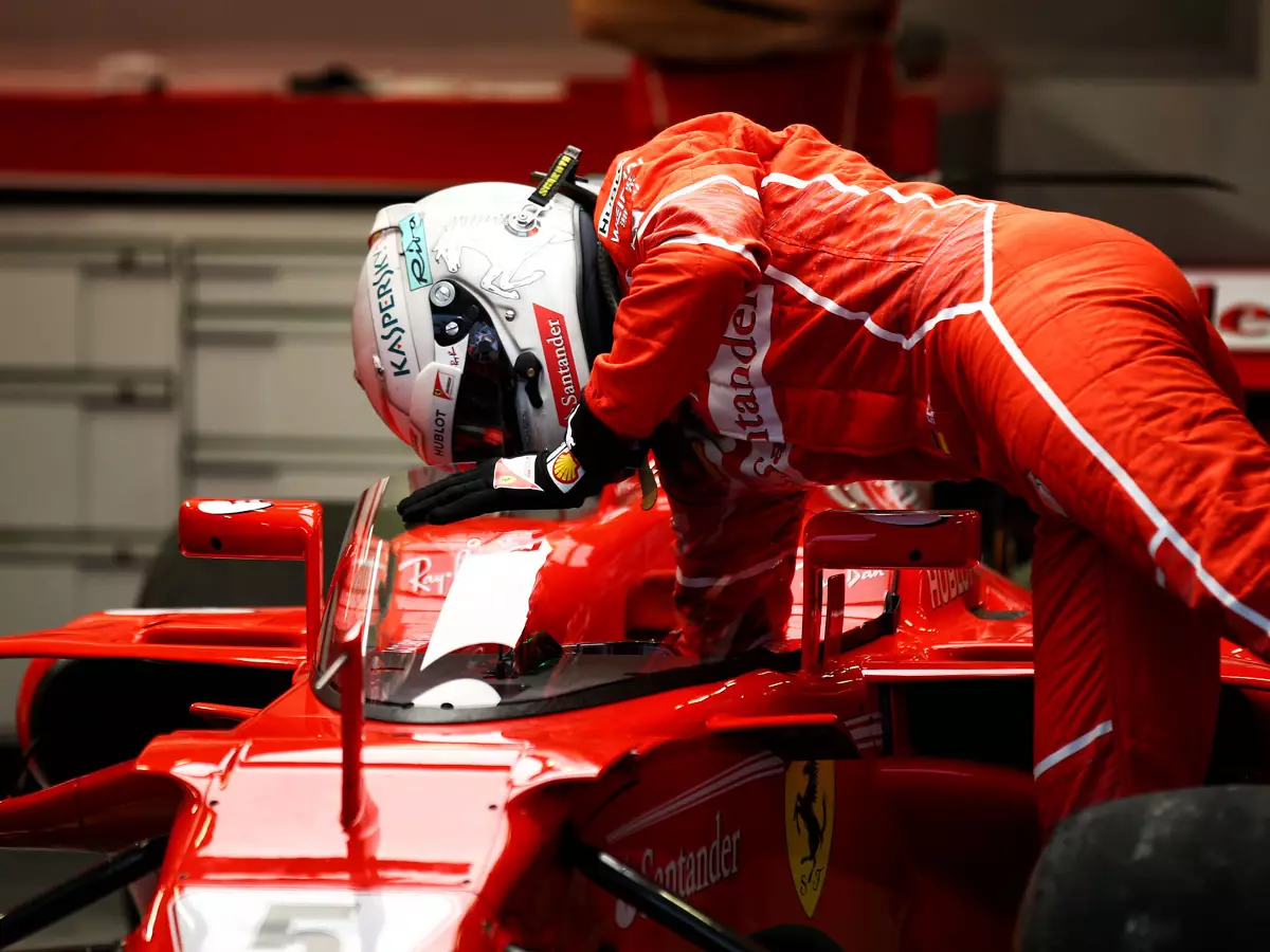 Sebastian Vettel Foto zur News: 15 PS mehr für Vettel: Haas-Motor nun auch im Ferrari