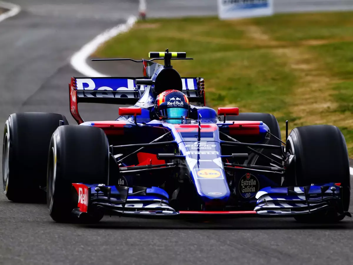 Carlos Sainz Foto zur News: Toro Rosso kratzt am Silverstone-Freitag an den Top 10