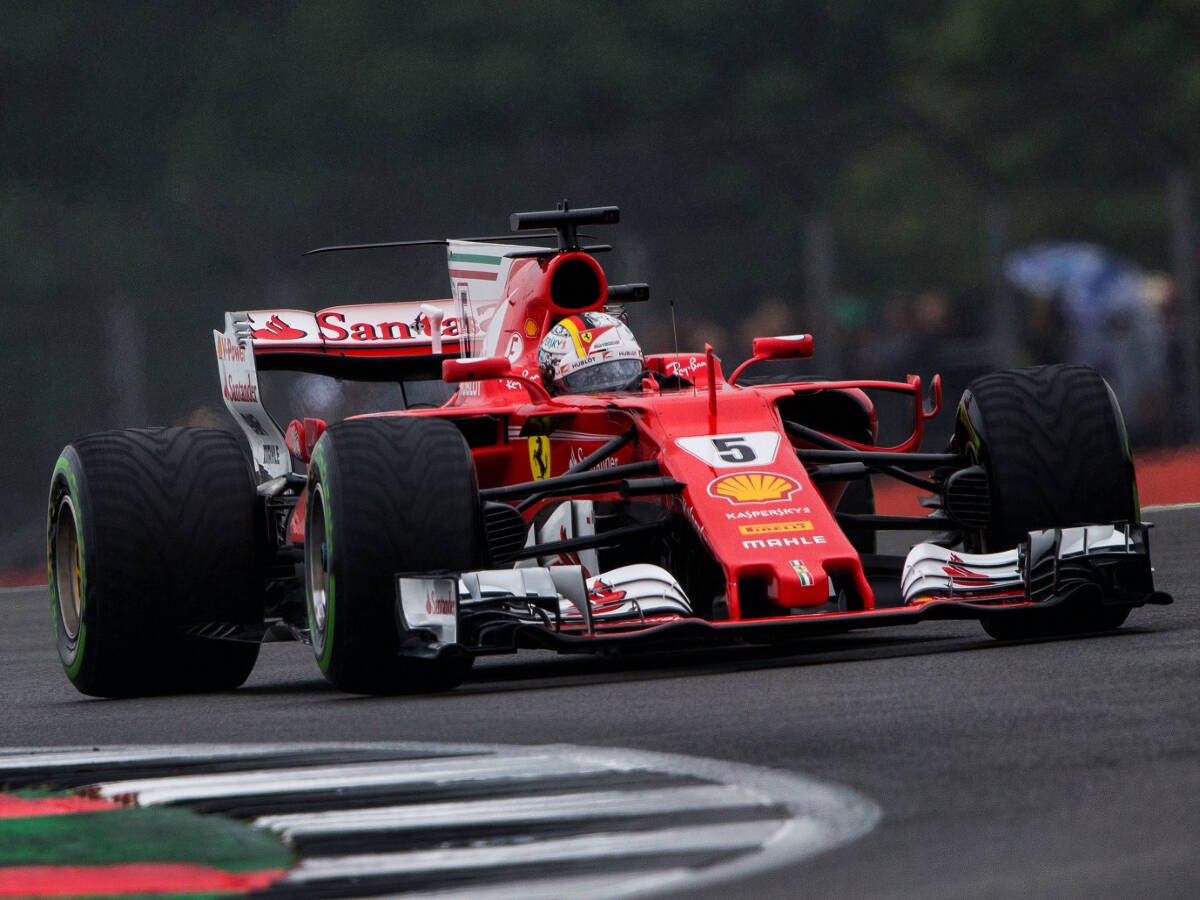 Foto zur News: Sebastian Vettel optimistisch: "In den Kurven sind wir stärker"
