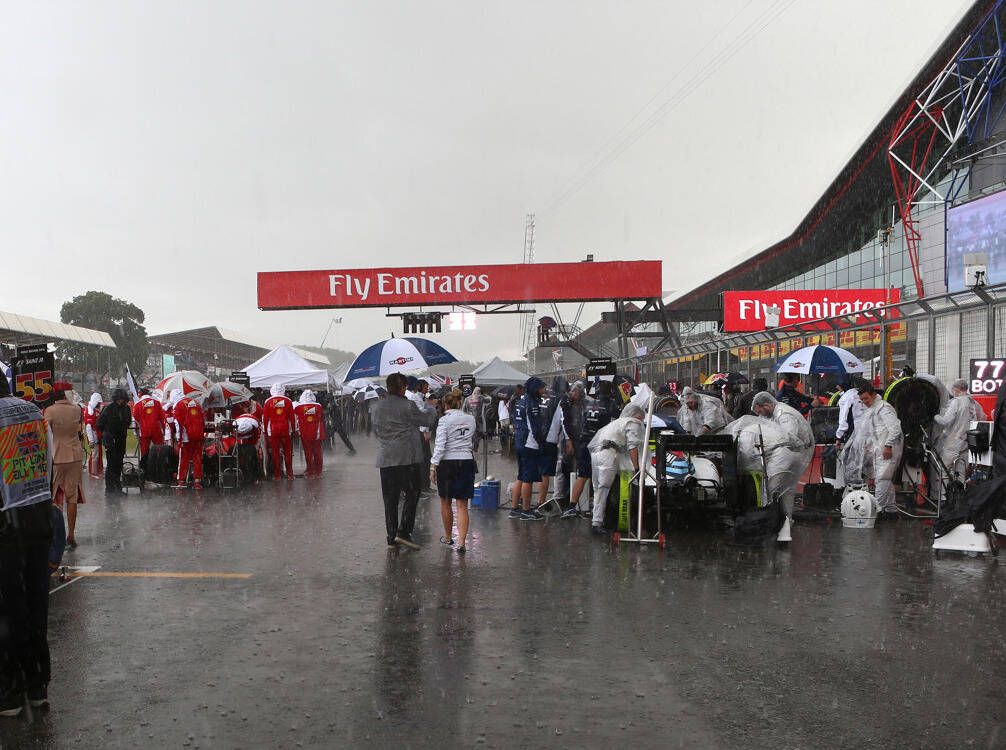 Foto zur News: Formel-1-Wetter Silverstone: Münzwurf entscheidet über Regen