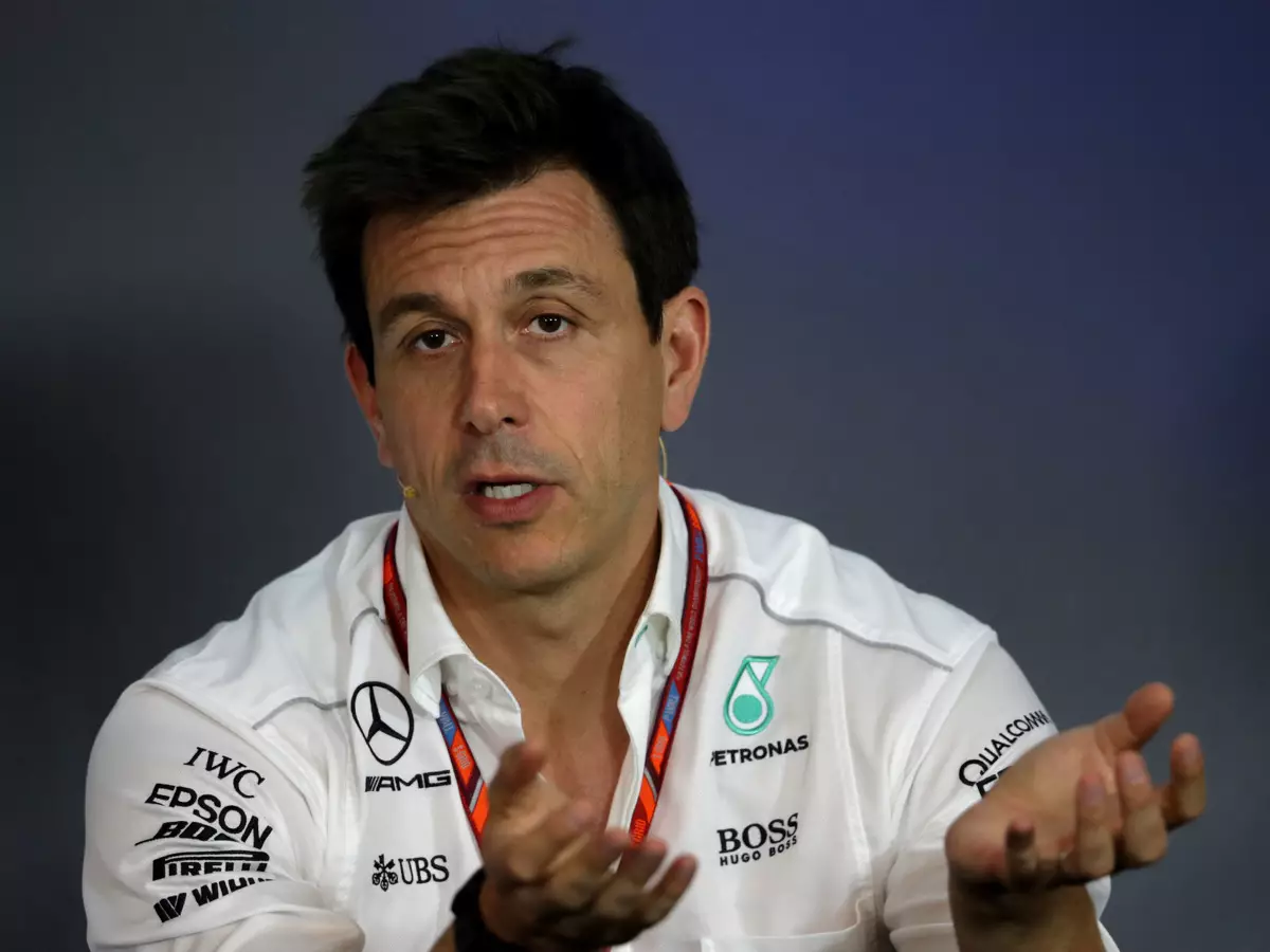 Foto zur News: "Beleidigung" von Lewis Hamilton: Toto Wolff platzt der Kragen