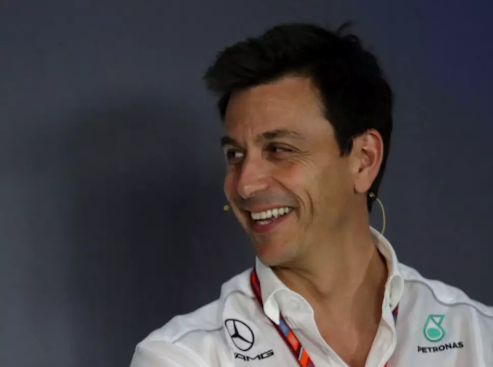 Foto zur News: Toto Wolff: "Ich habe kein Problem damit, den Bus zu nehmen"