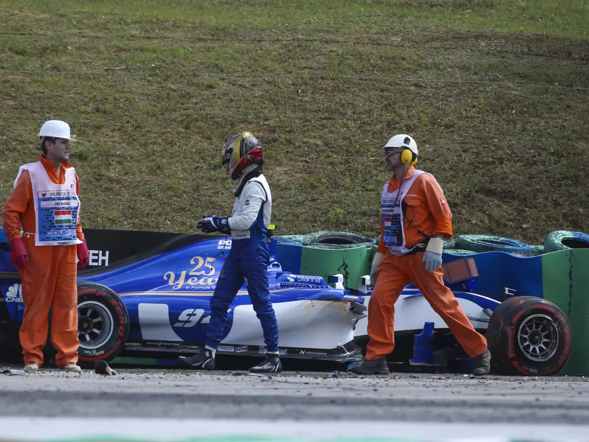 Foto zur News: Kleinholz bei Sauber: Heftiger Abflug von Pascal Wehrlein