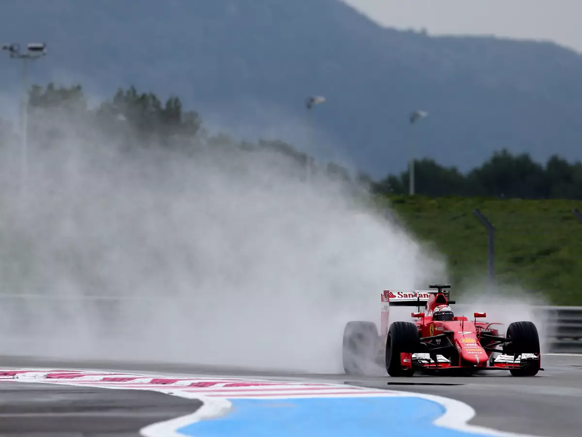 Kimi Räikkönen Foto zur News: Trotz Schikane: 340-km/h-Mutkurve in Le Castellet