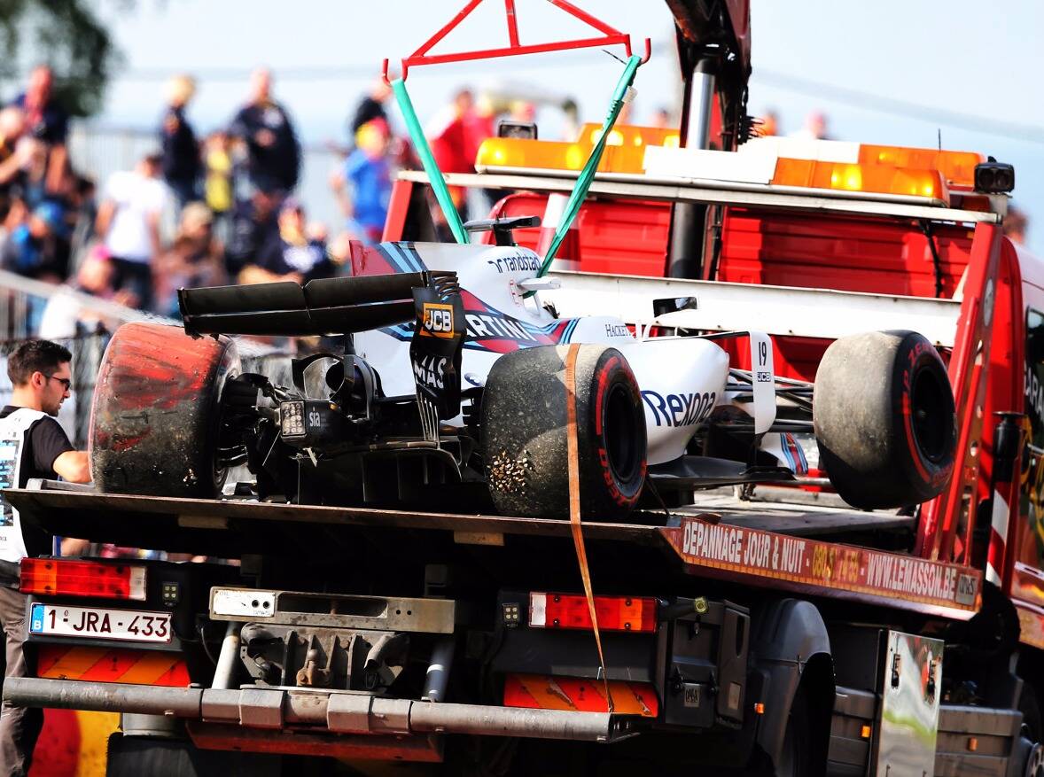 Foto zur News: Chaostag bei Williams: Massa-Crash und 10.000 Euro Strafe