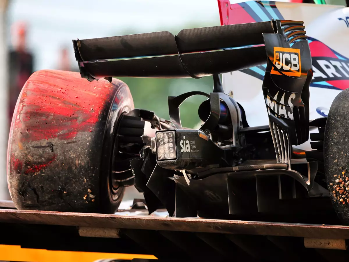 Felipe Massa Foto zur News: Nach Unfall: Massa-Start in zweitem Freiem Training ungewiss