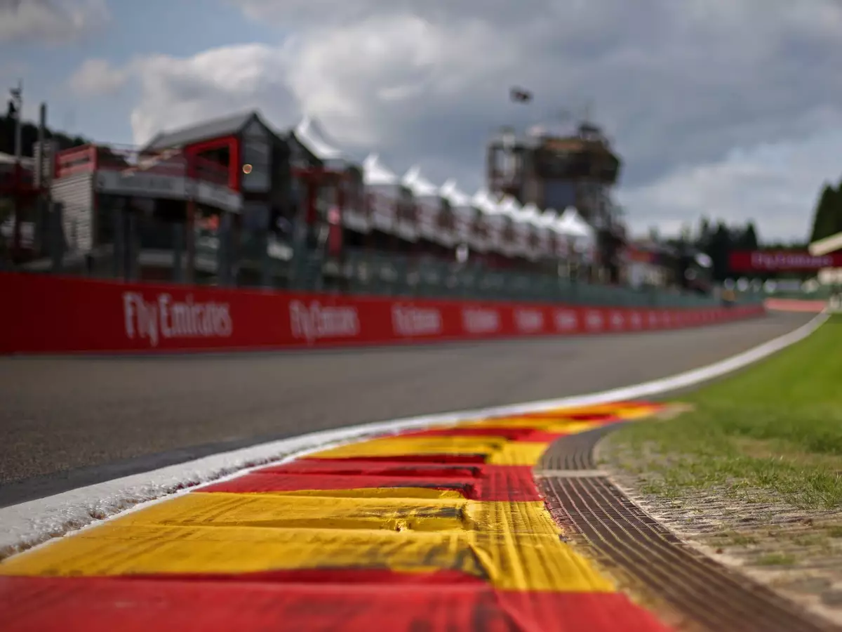 Foto zur News: Wieso die entmannte Eau Rouge 2017 die Techniker zittern ließ