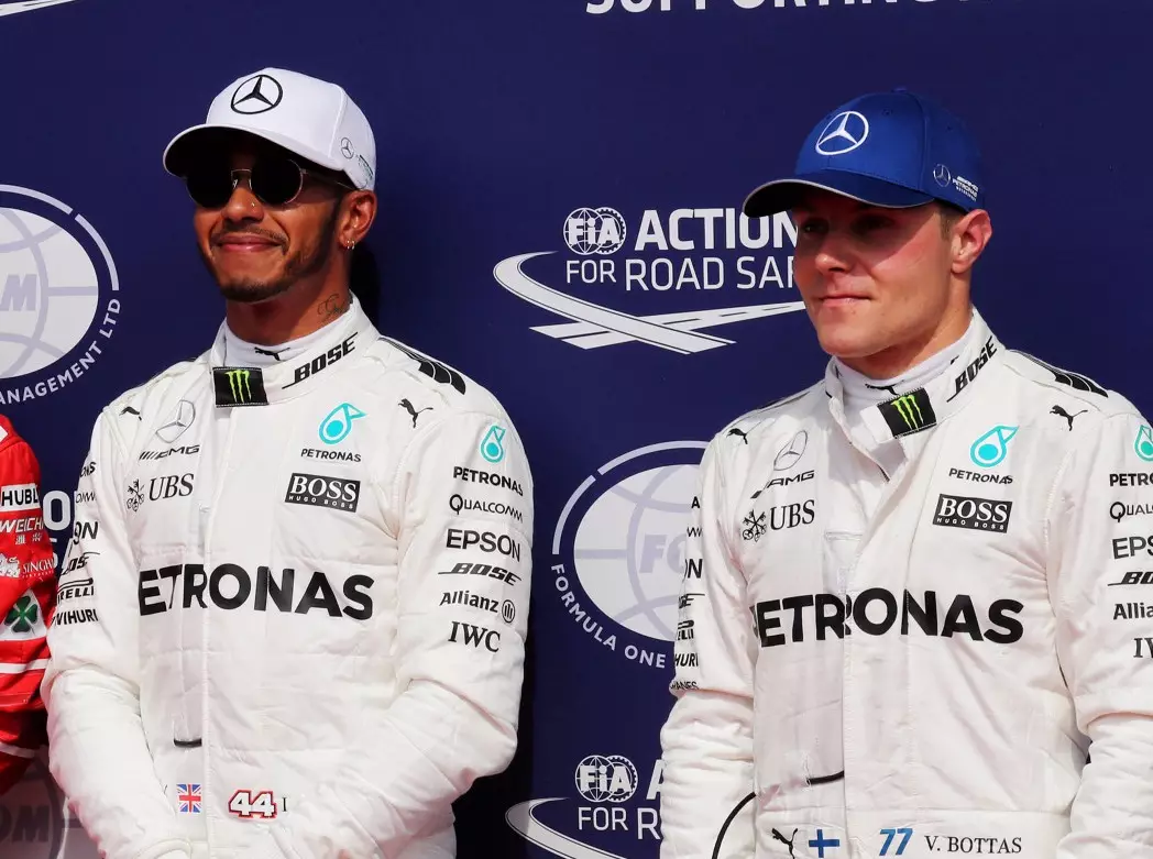 Sebastian Vettel, Lewis Hamilton, Valtteri Bottas Foto zur News: Mehr als eine halbe Sekunde: Bottas rätselt über Rückstand