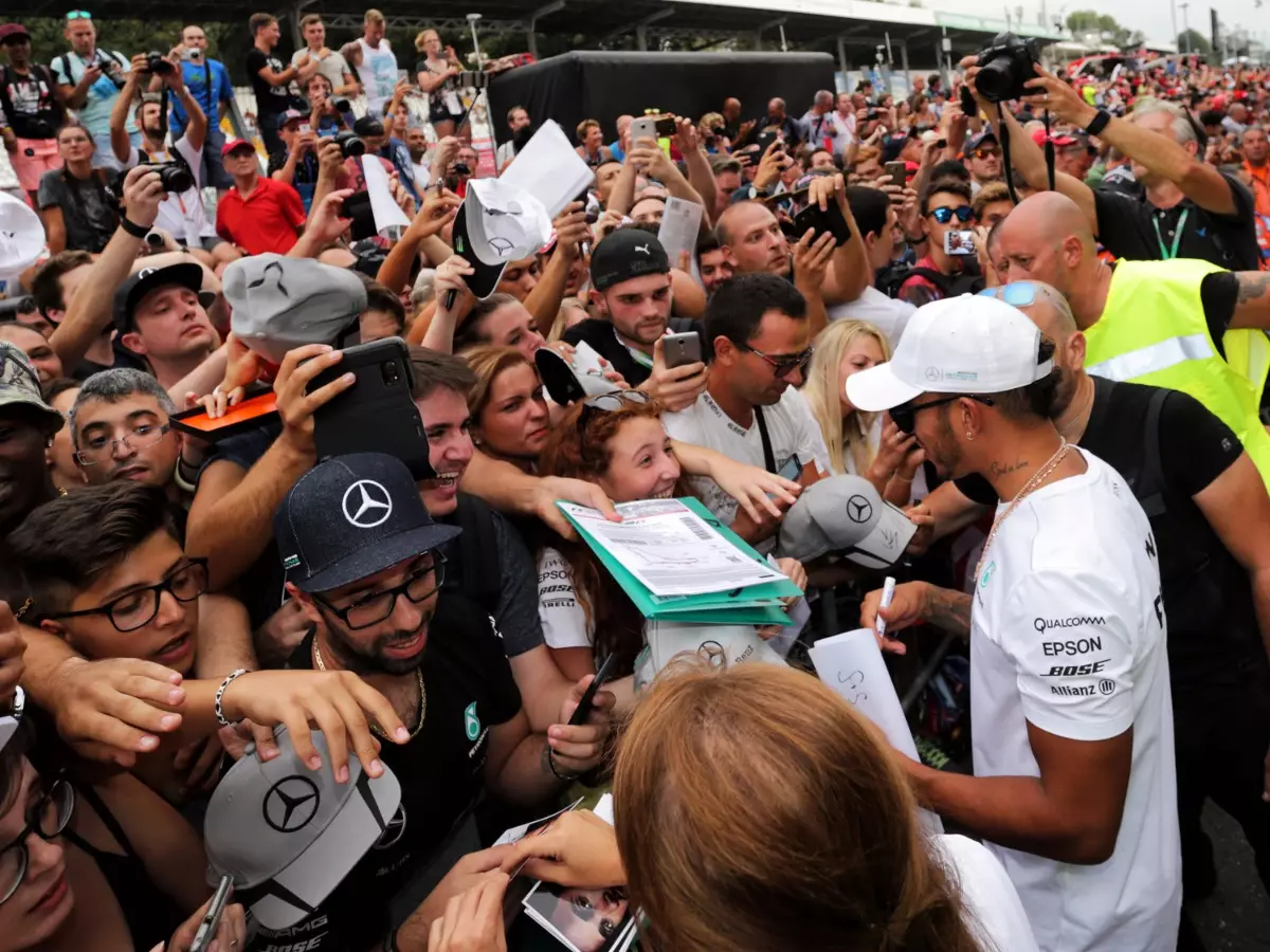 Foto zur News: Von wegen im Land des Feindes: Lewis Hamilton liebt Monza