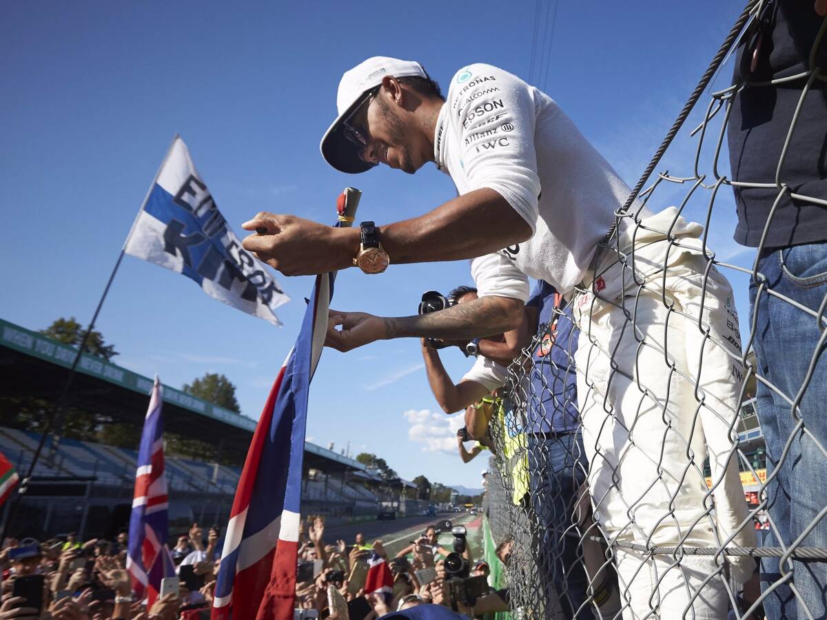 Foto zur News: Lewis Hamilton überrascht: Seltener Pirelli-Test vor Singapur