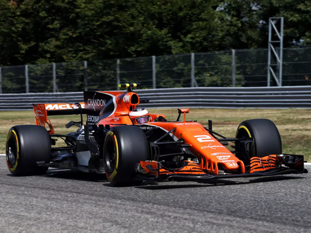 Foto zur News: Keine Strafe: Vandoorne in Singapur im Glück