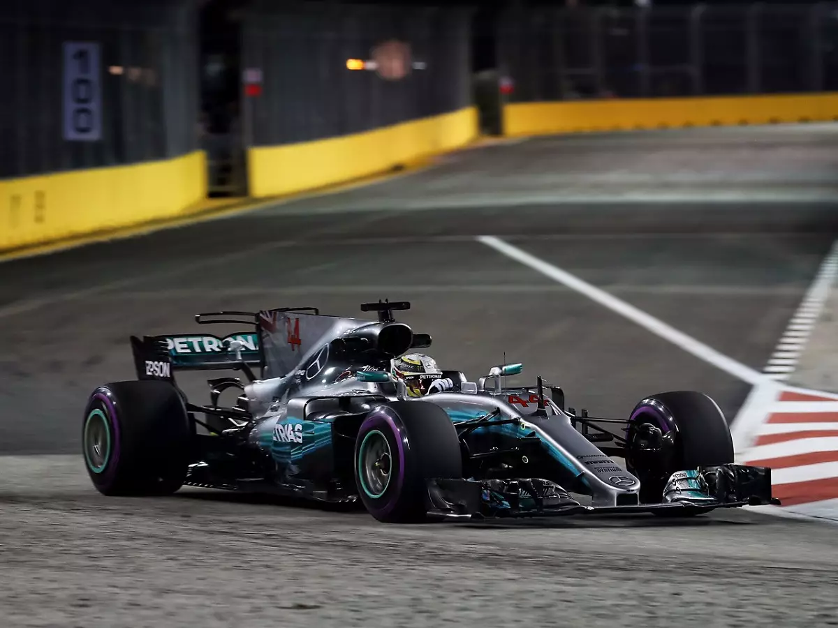 Lewis Hamilton Foto zur News: Wolff gelassen: Singapur-Pleiten sind "jährlicher Weckruf"