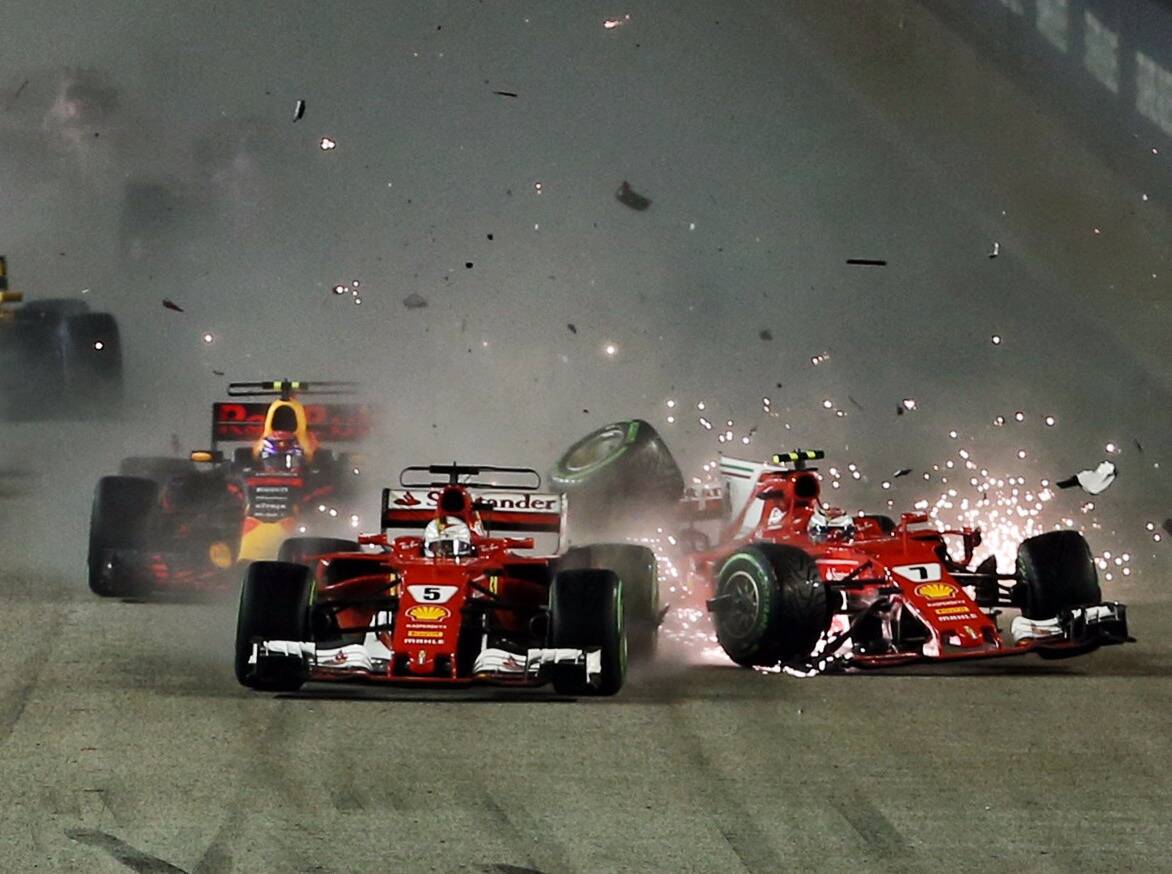 Foto zur News: Eddie Irvine #AND# Leser einig: Vettel hat Startkollision "ausgelöst"
