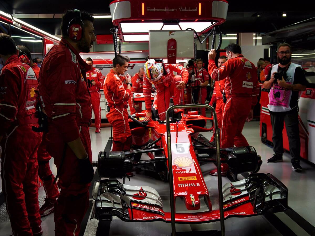 Foto zur News: Entwarnung nach Startunfall: Vettel-Motor ist nicht beschädigt