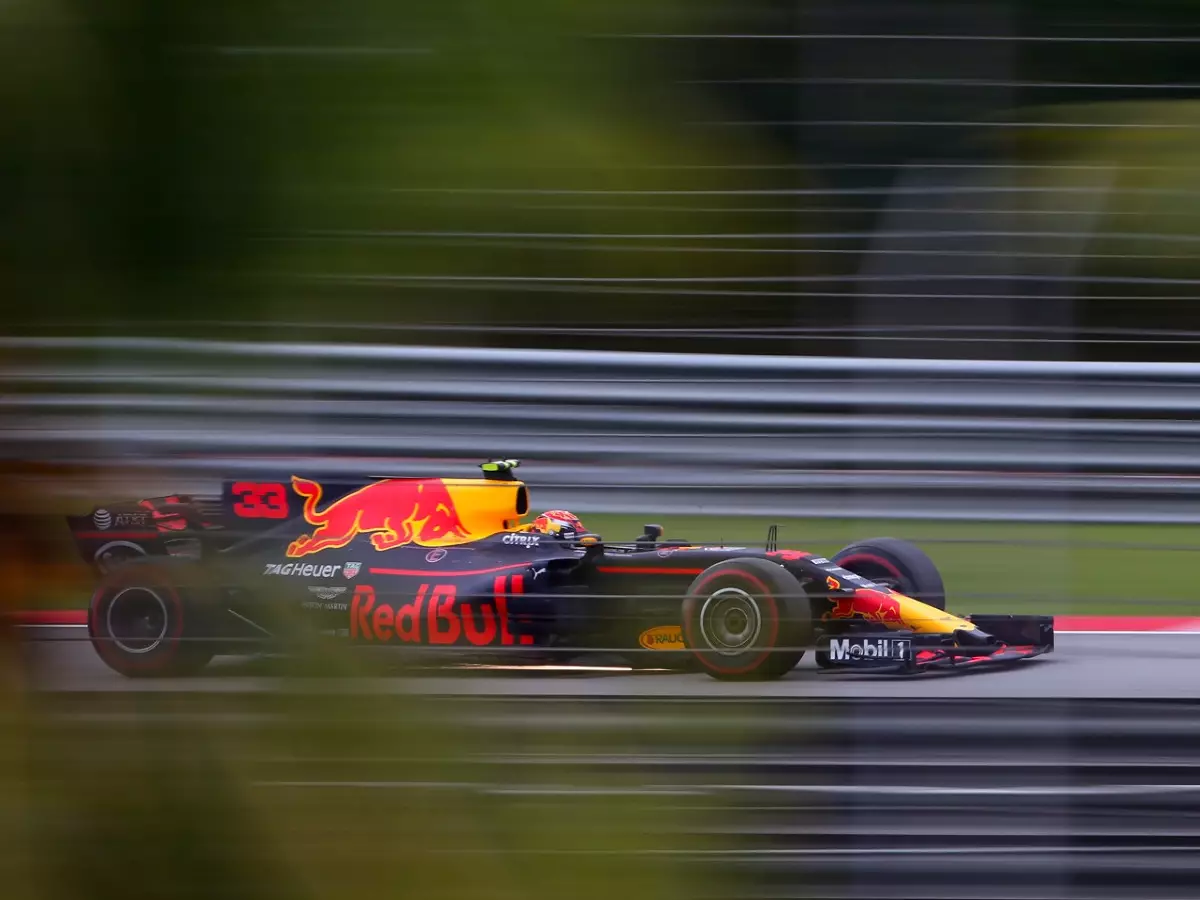 Max Verstappen Foto zur News: Trotz zweiter Startreihe: Wieso Red Bull weiter vom Sieg träumt