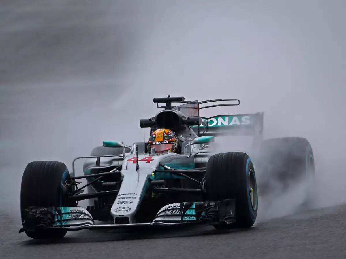 Lewis Hamilton Foto zur News: Mercedes gibt erste Entwarnung: "Auto fühlt sich besser an"