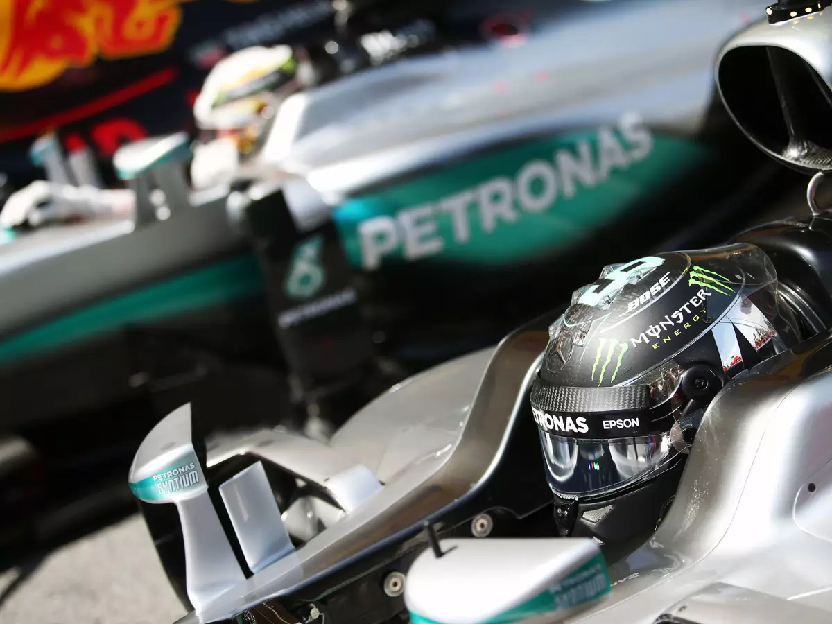 Nico Rosberg, Lewis Hamilton Foto zur News: Lauda: Mercedes drohte Hamilton #AND# Rosberg mit Rauswurf