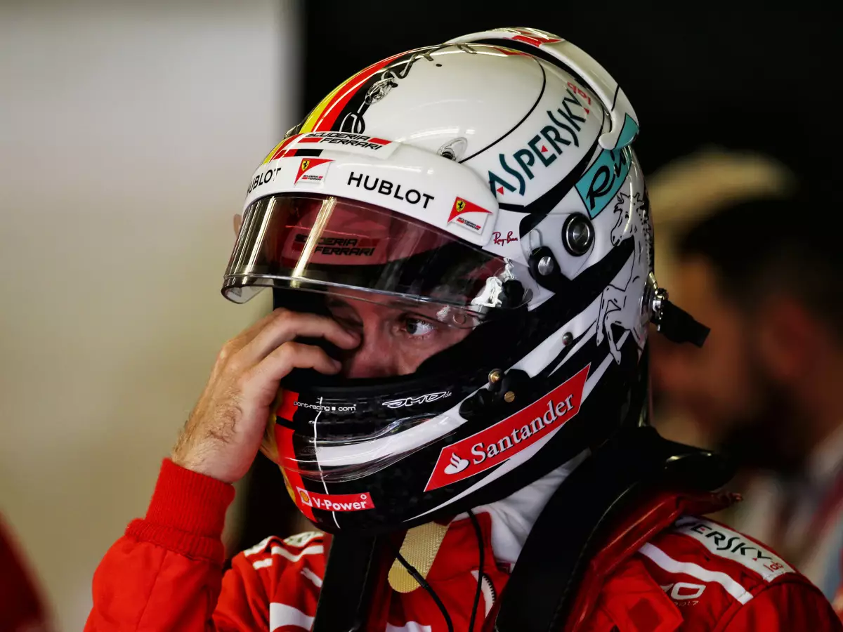 Sebastian Vettel Foto zur News: Vettel trotzt Problemtag: "Müssen uns keine Sorgen machen"
