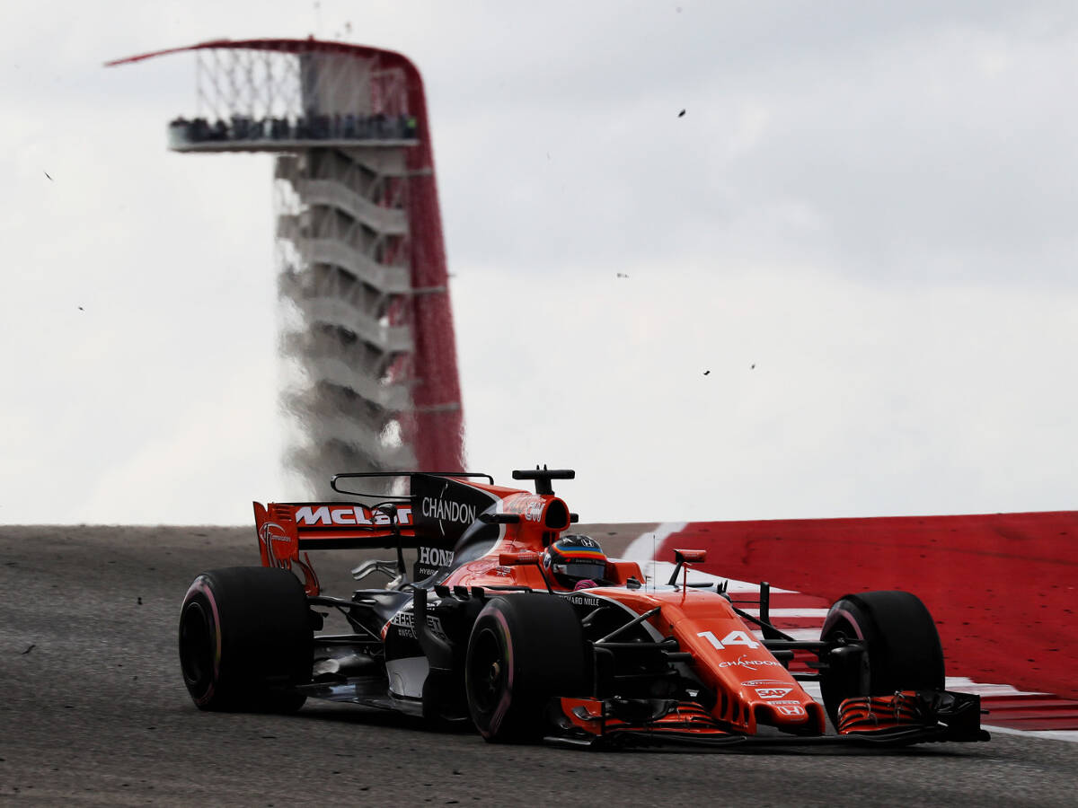 Foto zur News: McLaren: Hydraulik legt Alonso-Vormittag lahm