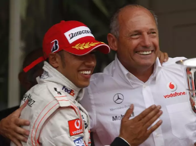 Foto zur News: Ron Dennis: Finde nicht alles gut, was Lewis gemacht hat, aber ...