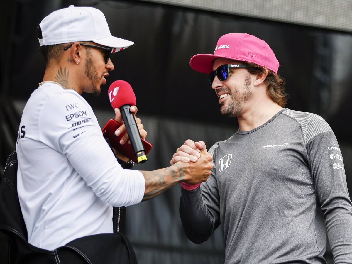 Foto zur News: Fernando Alonso: Lewis Hamilton ein verdienter Weltmeister